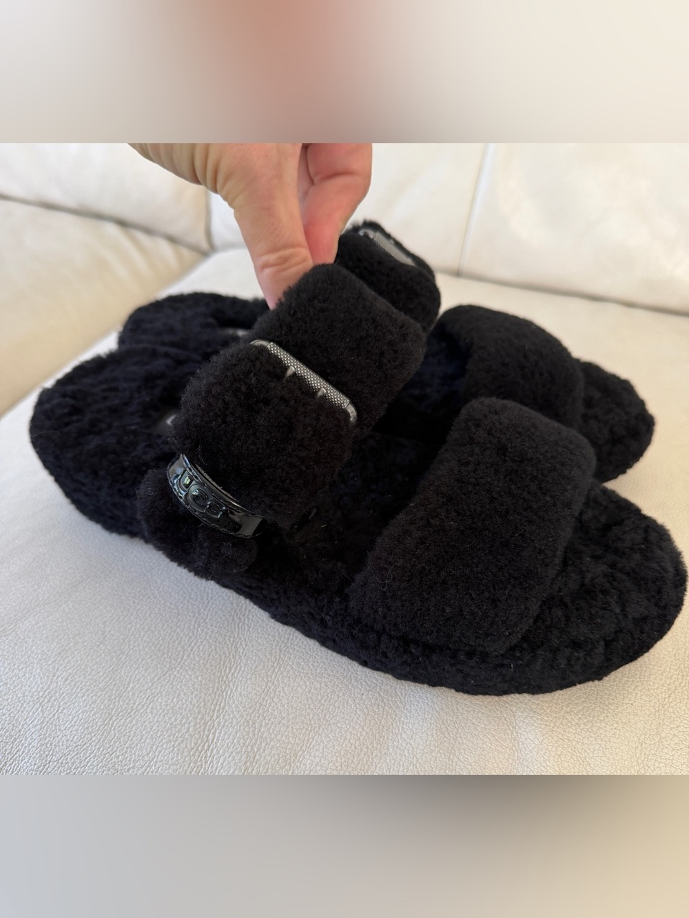 UGG Fuzz Yeah Black Sheepskin Fur Slide Sandals Slippers Women's Size 8